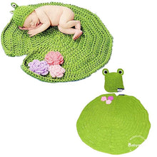 Load image into Gallery viewer, Babymoon Frog Playmet Newborn Photography Crochet Outfit Costume