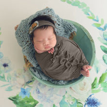 Load image into Gallery viewer, Babymoon Set Of 7 | Butterfly Ready Wrap, Bow Wrap, Hat, Posing Aid Moon And Flower Headband | Baby Photography Props | Grey
