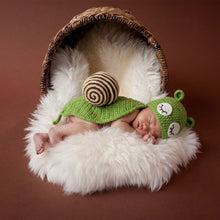 Load image into Gallery viewer, Babymoon Snail Newborn Photography Crochet Outfit Costume - Green