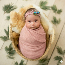 Load image into Gallery viewer, Babymoon Textured Stretchble Baby Photography Shoot Wrap Cloth With Hairband - Pink