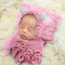 Load image into Gallery viewer, Babymoon Set of 2 | Baby Net Frill Pillow with Bonnet | Baby Photoshoot Props | Pink