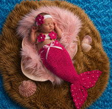 Load image into Gallery viewer, Babymoon Mermaid Newborn Photography Crochet Outfit Costume - Pink
