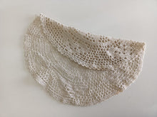 Load image into Gallery viewer, Babymoon Macramé Photography Mat Layer Round | White | 30cm
