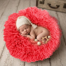 Load image into Gallery viewer, Babymoon 30CM | Round Wool Flokati Fur Blanket | Photoshoot Props | Red
