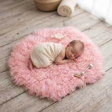 Load image into Gallery viewer, Babymoon 30CM | Round Wool Flokati Fur Blanket | Photoshoot Props | Pink
