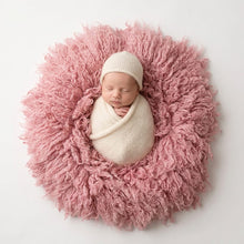 Load image into Gallery viewer, Babymoon 30CM | Round Wool Flokati Fur Blanket | Photoshoot Props | Wine
